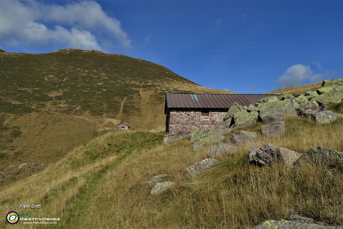 57 Baitone del Mincucco (1840 m) con vista verso la Baita  e il Monte Mincucco.JPG